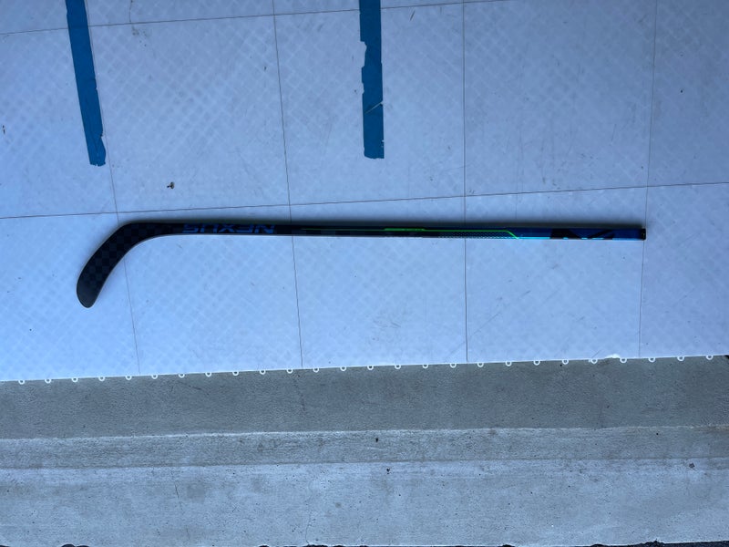 LIKE NEW! Right Handed Bauer Nexus Geo Hockey Stick P28, 50 Flex