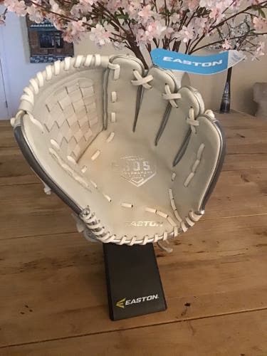 Brand New! Easton Ghost GTEFP125 fast pitch softball glove 12 1/2 inches RHT