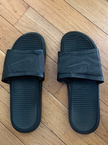 Black Unisex Size 11 (Women's 12) Nike Sandals