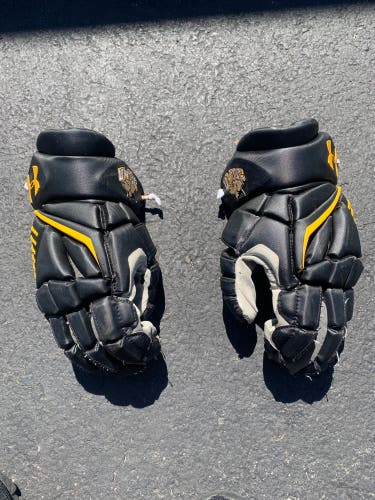 Used Player's Under Armour 13" Engage 2 Lacrosse Gloves