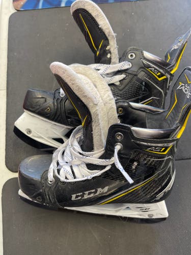 Used CCM Super Tacks AS1 Hockey Skates Size 7D With Step Black Steel