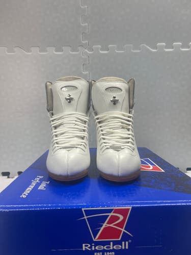 New Riedell 255 MOT Figure Skates Size 6.5 Med Width