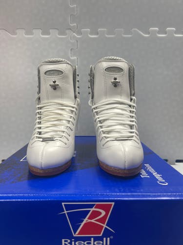 New Riedell 875 SS Figure Skates Size 5.5 B/A