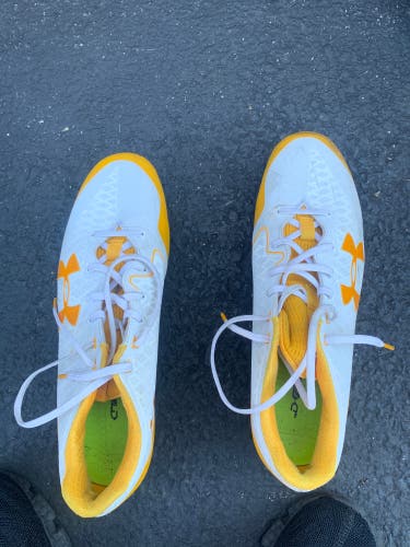 White Unisex Molded Cleats Low Top