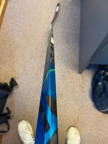 Senior Right Handed P28 Pro Stock Nexus Geo Hockey Stick