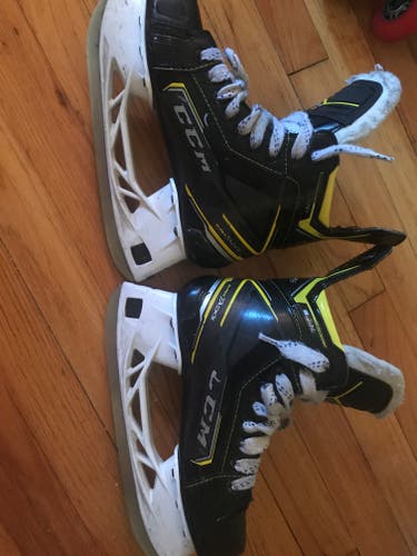 Junior Used CCM Super Tacks 9380 Hockey Skates Regular Width Size 3