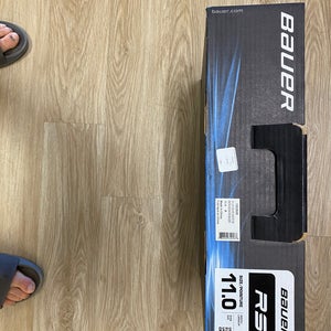 New Bauer Regular Width Size 11 RS Inline Skates