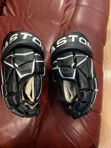Easton Stealth S6 Hockey Gloves