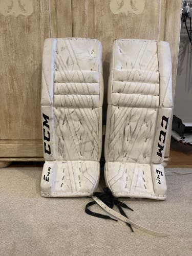 30" CCM  Extreme flex 4.9 Goalie Leg Pads