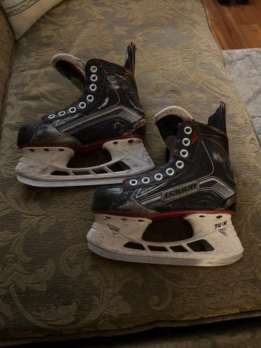 Junior Bauer Extra Wide Width Size 1 Vapor X500 Hockey Skates