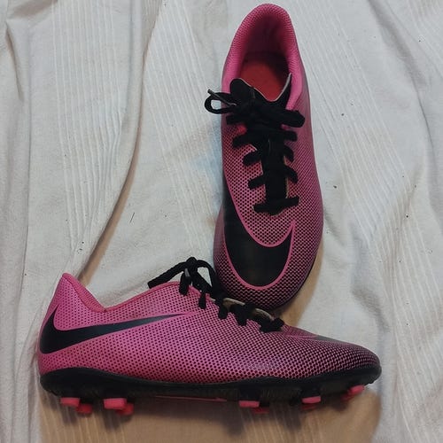 NIKE SOCCER CLEATS GIRLS 5Y SPIKES SHOES PINK BLACK NICE!!