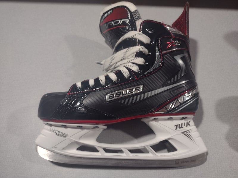 Senior Used Bauer Vapor X2.7 Hockey Skates Regular Width Size 8.5