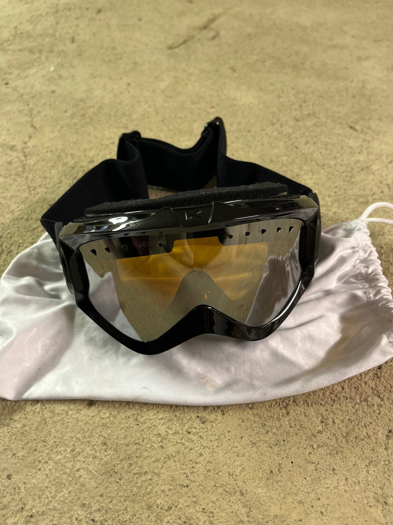 Unisex Used Anon Snowboard Goggles Medium