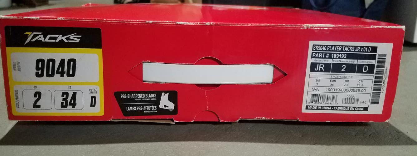 New CCM Tacks 9040 Hockey Skates Size 2