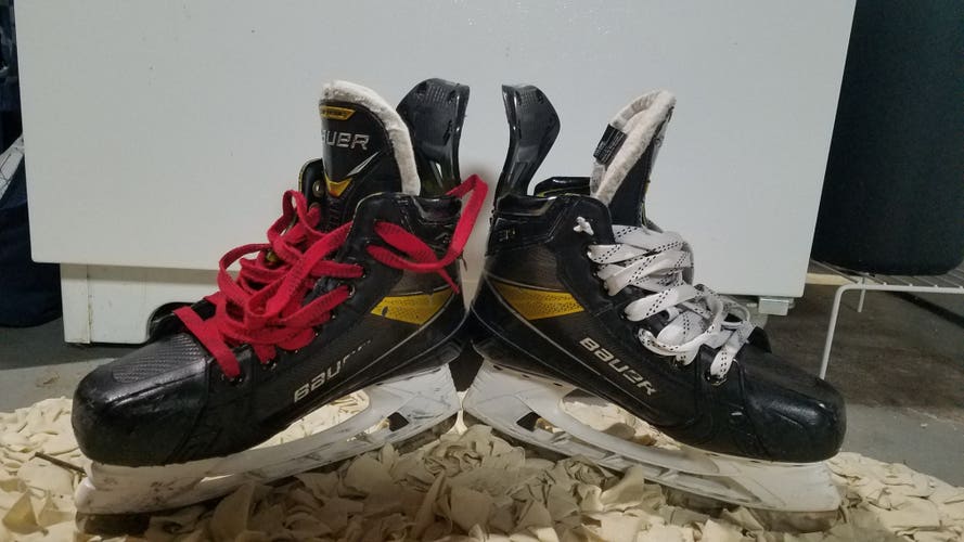 Junior Used Bauer Supreme 3S Pro Hockey Skates Size 5