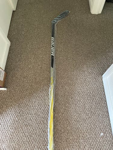 Senior Right Handed P28 Pro Stock Vapor Hyperlite Hockey Stick