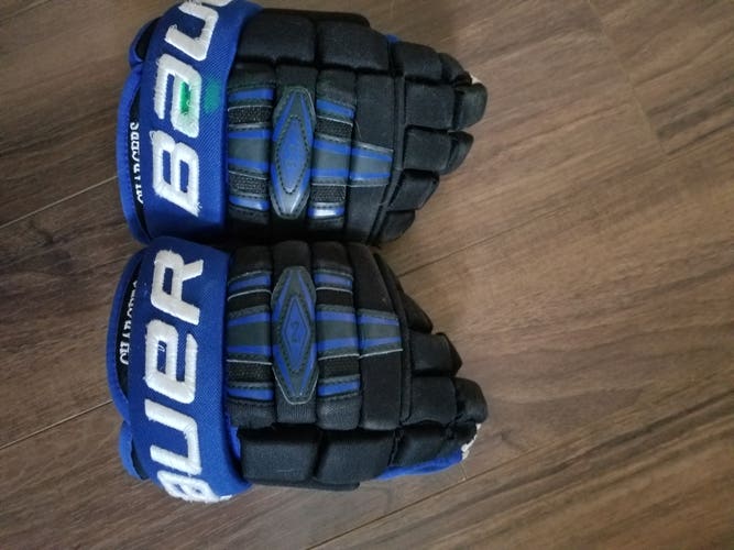 Used Bauer Nexus 800 Gloves 10"