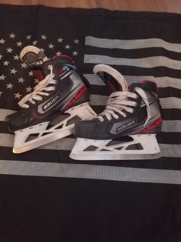 Junior Used Bauer Vapor X2.7 Hockey Goalie Skates Regular Width Size 3.5