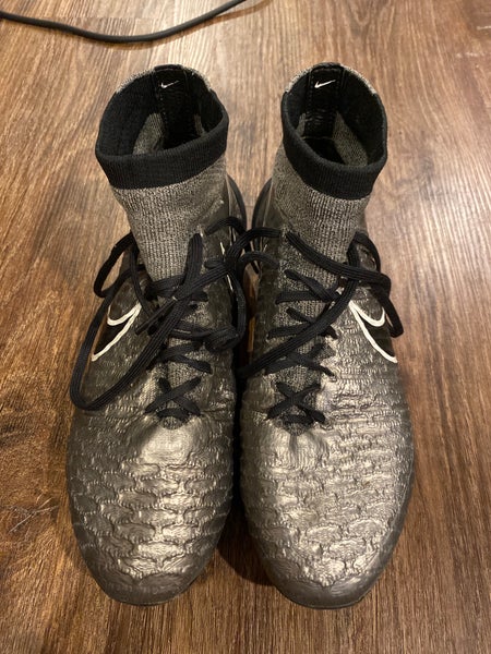 Silver Men's Molded Cleats Nike Magista Obra II FG Cleats