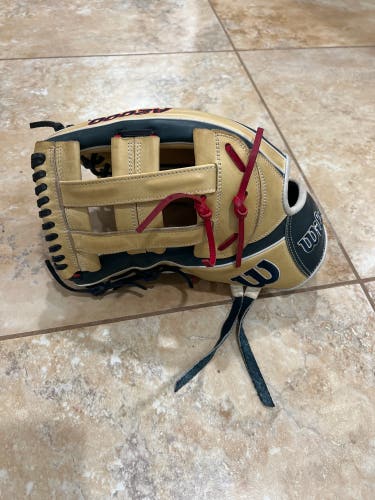 Outfield 12.75" A2000 Baseball Glove