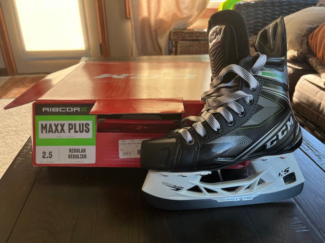 Junior New CCM RibCor Maxx Plus Hockey Skates Regular Width Size 2.5
