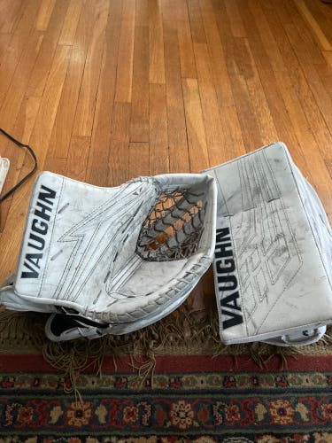 Used Regular Velocity V9 Glove V8 blocker
