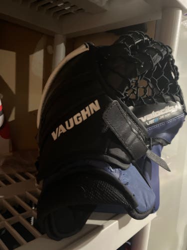 Vaughn Velocity VE8 Glove And Blocker