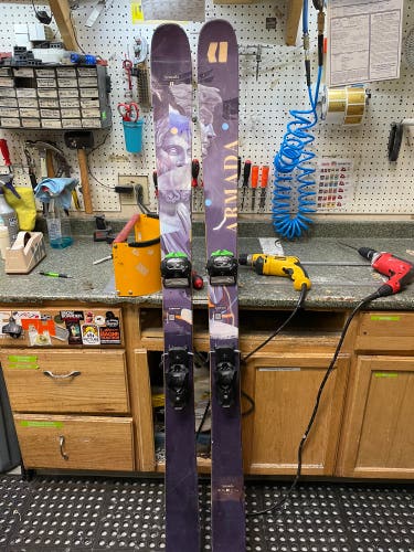 Armada ARV 96 Skis