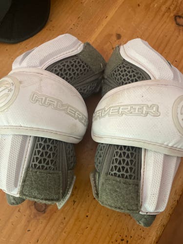 Used Small Maverik Rome Arm Pads