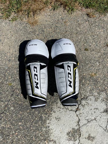CCM Super Tack 14” SR shin pads