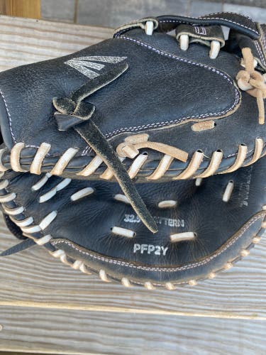Easton 32.5 FastPitch Catchers Glove