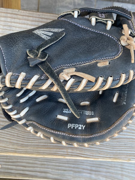 Easton 32.5 FastPitch Catchers Glove