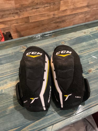 Used Medium CCM Tacks 2052 Elbow Pads