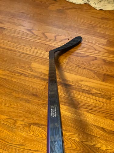 (NEW) Senior Right Handed Toe Pattern  RibCor Trigger 7 Pro Hockey Stick