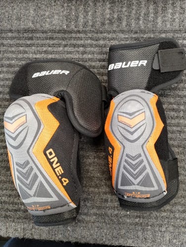 New Small Bauer Supreme One.4 Elbow Pads
