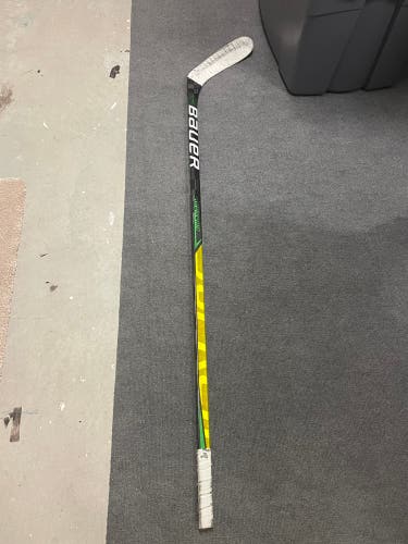 Intermediate Right Handed P28  Supreme UltraSonic Hockey Stick
