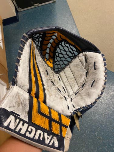 Vaughn Goalie Glove VE8.