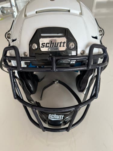 Schutt F7 helmet size Medium