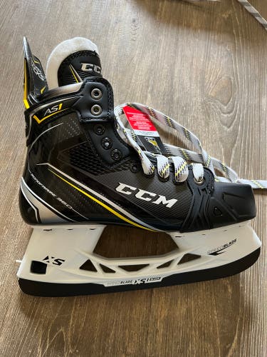 New CCM 8.5 Super Tacks AS1 Hockey Skates W Upgraded Holders