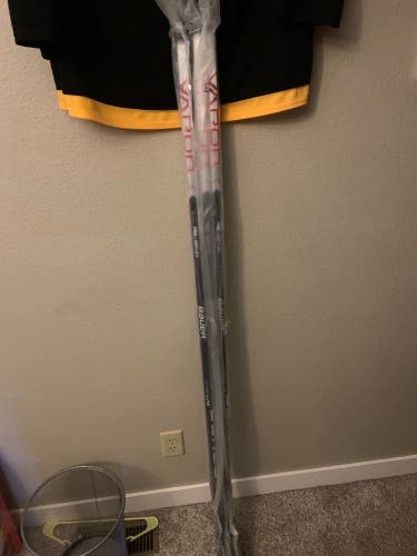 Intermediate Right Handed P92 Vapor Hyperlite Hockey Stick