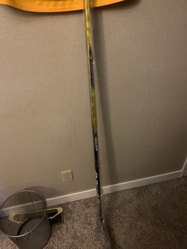 Senior Right Handed P28 Supreme UltraSonic Hockey Stick