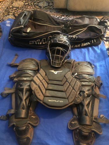 Mizuno Catcher's Set and Bag