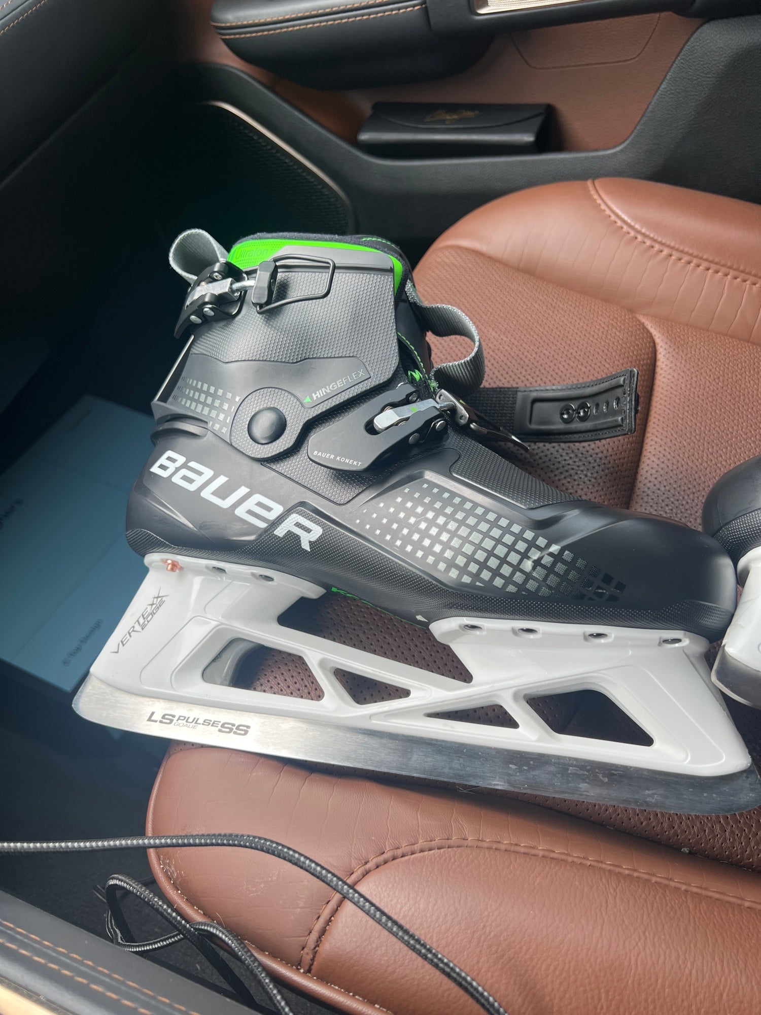 bauer goalie skates konekt