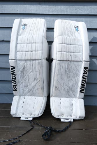 Used 33" +2 Vaughn Velocity VE8 Pro Carbon Goalie Leg Pads