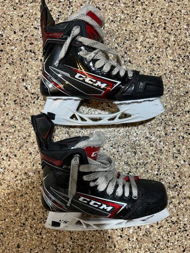 Junior Used CCM JetSpeed FT2 Hockey Skates Regular Width Size 5.5