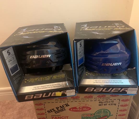 New Small Bauer  Re-Akt 200 Helmet
