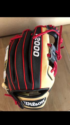 New Right Hand Throw 11.5" A2000 Baseball Glove