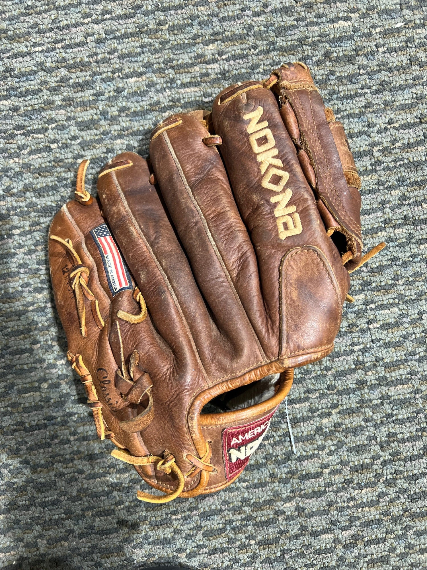 lightning baseball gloves