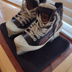 Junior Used Bauer Performance Hockey Goalie Skates Regular Width Size 4.5