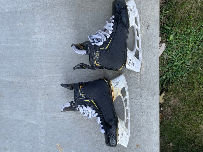Senior Bauer Wide Width Pro Stock Size 9.5 Supreme 2S Pro Hockey Skates